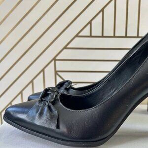 Carmim Black Leather Pumps Women’s US 8.5–9 EU 39 Bow Block Heels Brazil